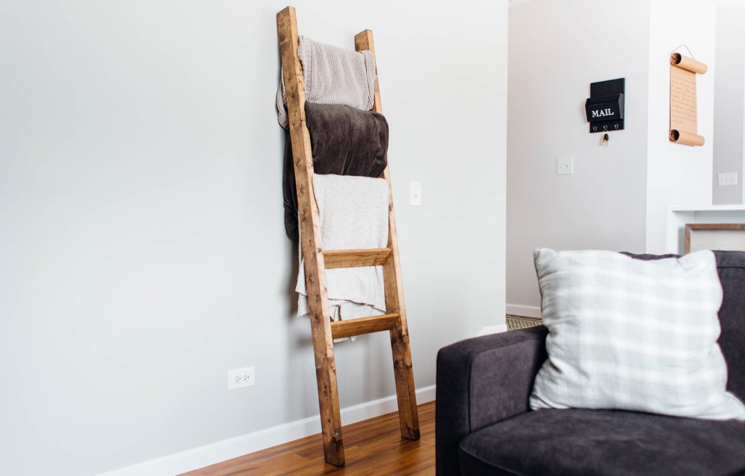 DIY Rustic Blanket Ladder