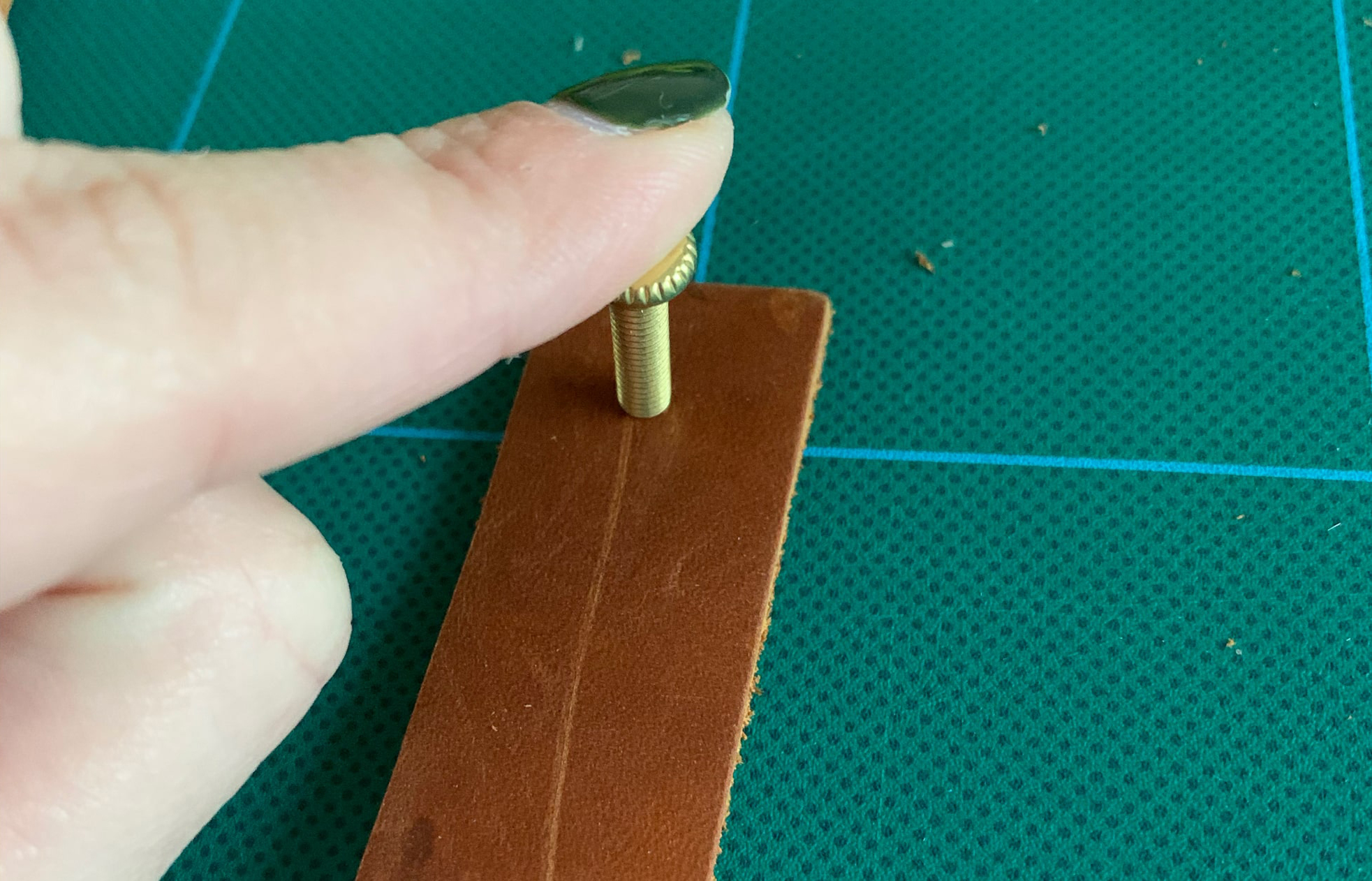 Make indentation on leather pulls